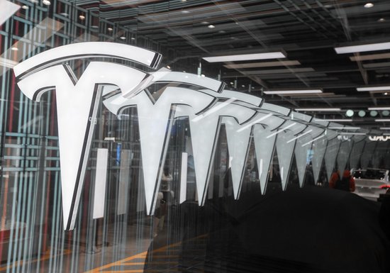 外盘头条:评级机构忧心美国等国债务状况 特斯拉卖空者2天损失35亿美元 比特币跌至两个月低点