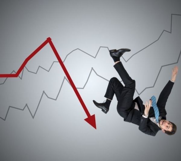 ST股遭猛烈杀跌!国泰基金旗下产品“踩雷”,半年亏损24%