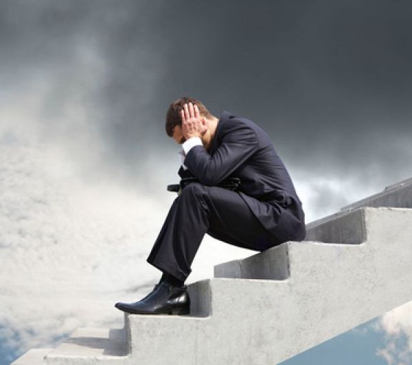 一跌再跌,重仓基金几乎“仅剩零头”,风口浪尖的东方甄选套住了谁?